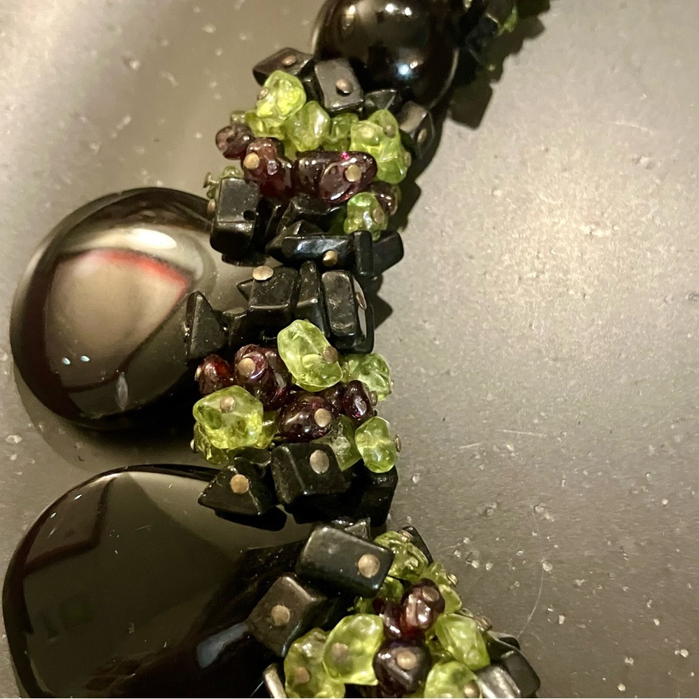 9.4 Ounces of Peridot and Onyx Chunky Statement Necklace. One of a kind. EUC. - Picture 13 of 16